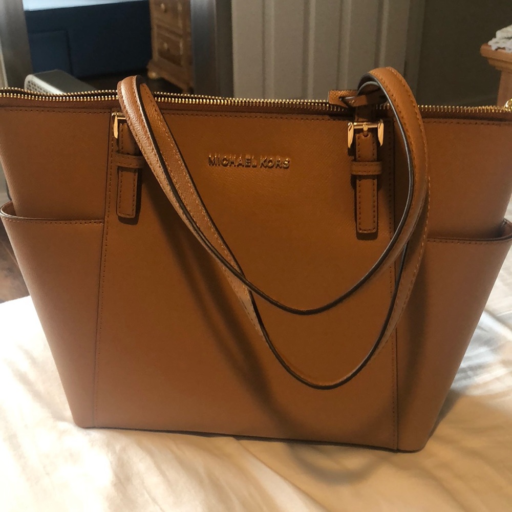 Charlotte Large Saffiano Leather Top-Zip Tote Bag